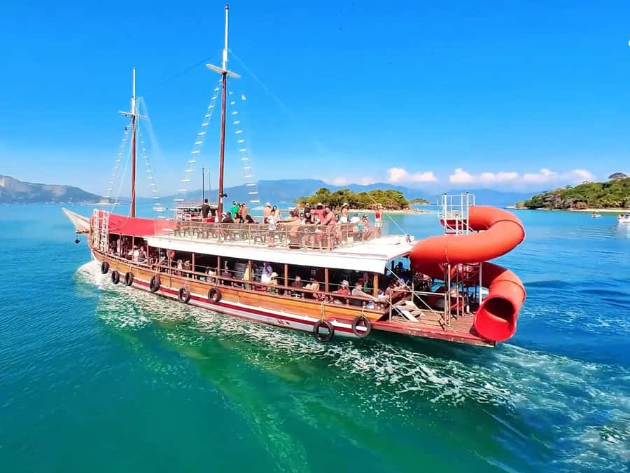Adventures in Angra and Ilha Grande with Guide and Lunch - Boarding the boat at Angra dos Reis