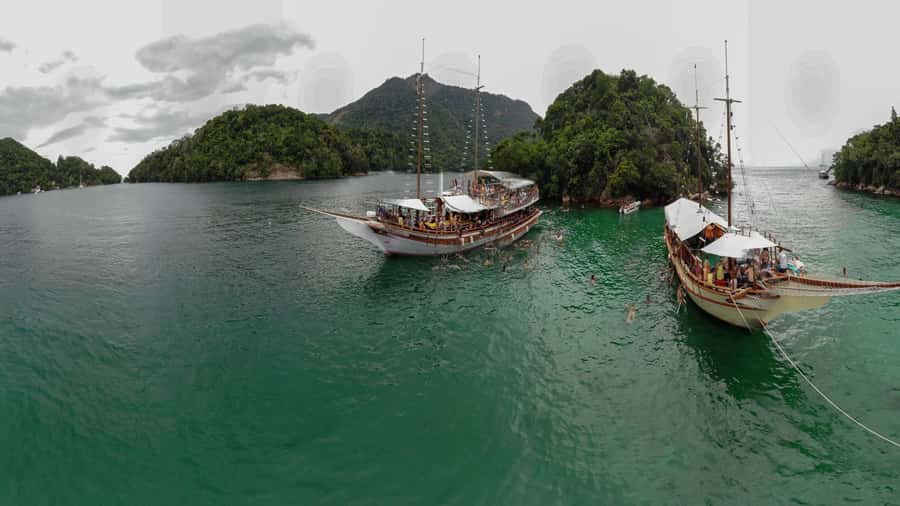 Angra dos Reis: Boat Tour in Ilha Grande and Lagoa Azul - Four Angra beaches from one central departure