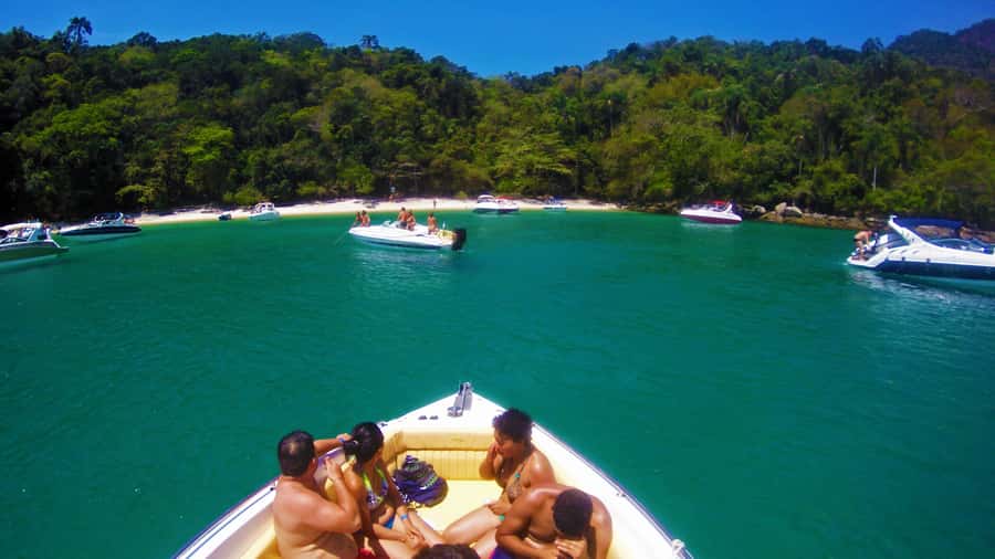 Angra dos Reis: Super Lagoa Azul Speedboat Tour - What the speedboat ride feels like