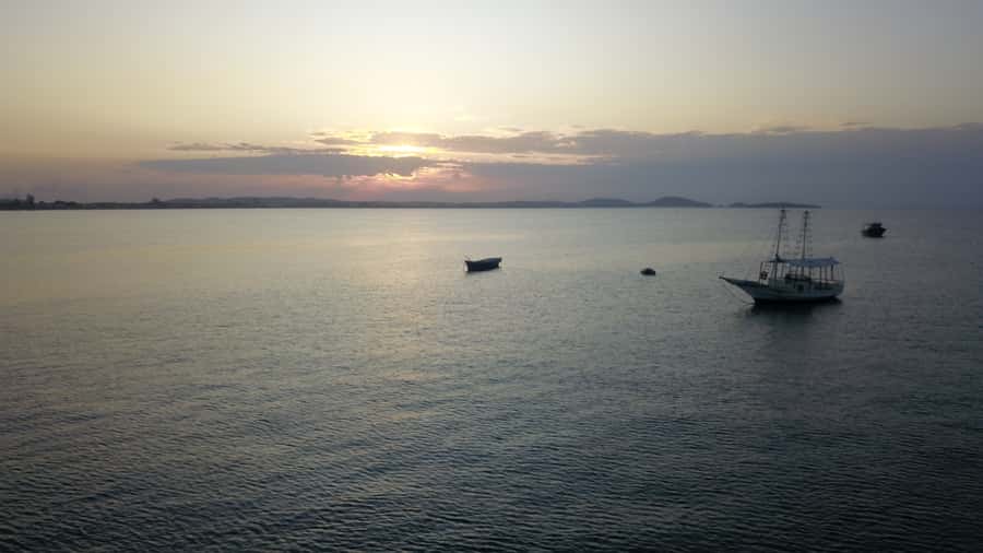 Armação dos Búzios: 3-Stop Schooner Boat Ride - Boarding near Rua das Pedras