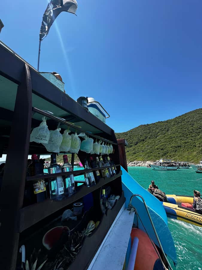 Arraial do Cabo: Boat Trip with Waterslide - What is available at the boat bar