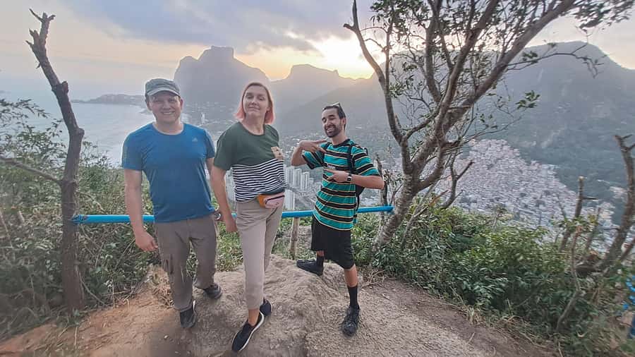AVenturismo 2 Irmãos hill + Vidigal Favela - Who should book this climb