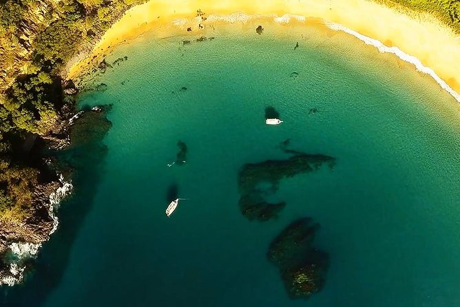 Baia do Sancho Boat Tour - Morro Dois Irmãos and the secondary islands