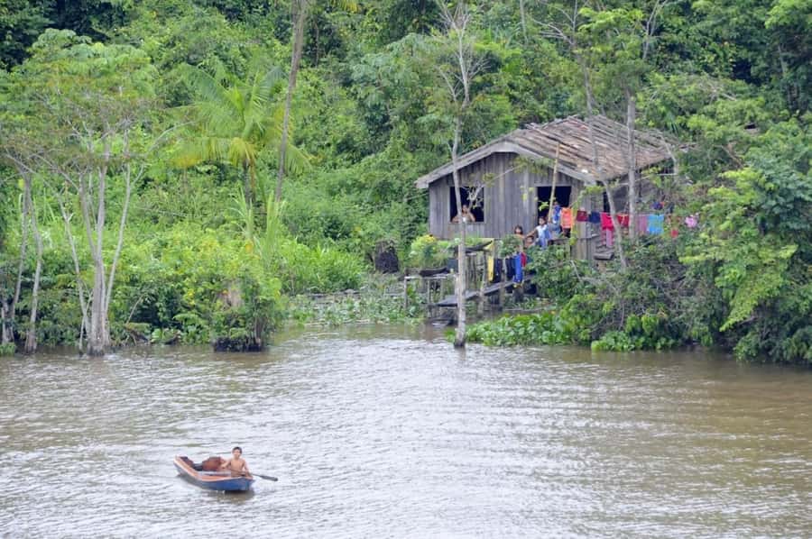 Belém: Half-Day Furos Boat Tour & Riverside Community Visit - Meeting a riverside community on Combú Island