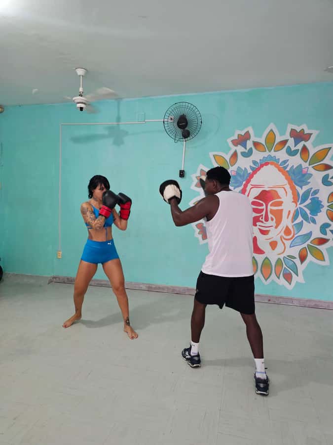 BOXE CLASS - EX BAHIAN CHAMPION (SALVADOR-BA) - The first minutes: stance, balance, and footwork