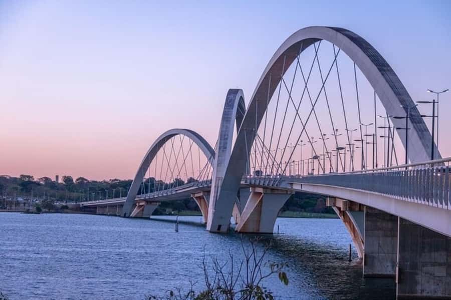 Brasilia : Private Custom Tour with a Local Guide - Understanding the modernist city through its main sights