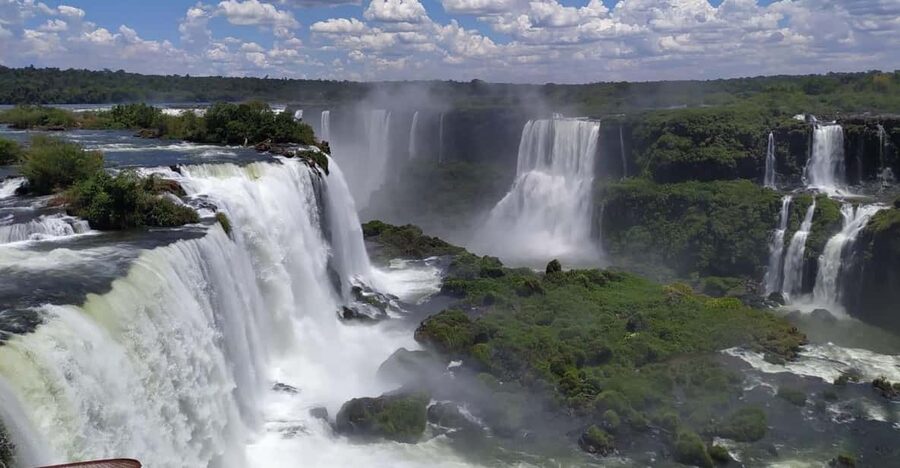 Brazil & Argentina: Iguazu Falls Both Sides in One Day - Guides and group size shape the day