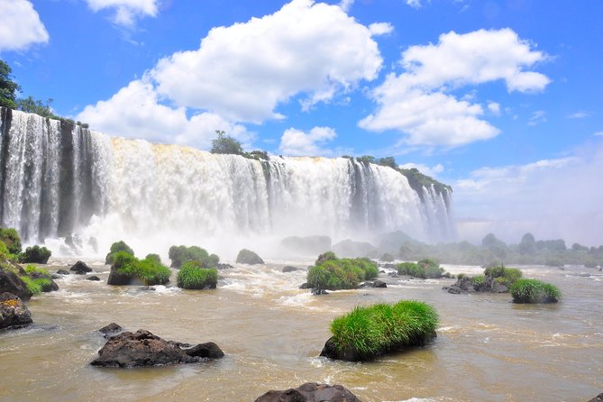 Brazilian Falls, Bird Park and Itaipu Dam from Foz do Iguaçu - The Brazilian falls: big views, short walking route