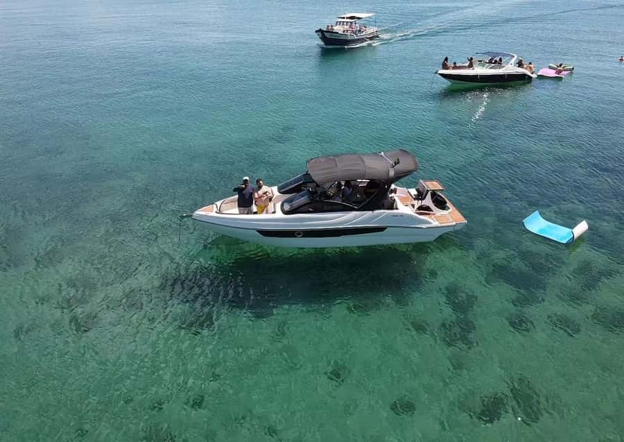 Búzios: Speedboat tour of 2 islands and 11 beaches - Ilha Feia is the main island swimming stop