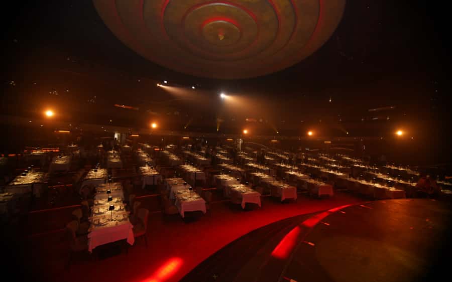By Night Tour: Roxy Dinner Show & Transfer - Who Will Enjoy This Evening Most?