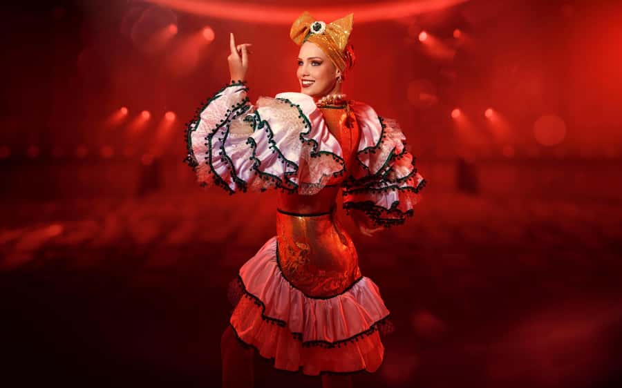 By Night Tour: Roxy Dinner Show & Transfer - Dinner by Danilo Parah Before the Curtain