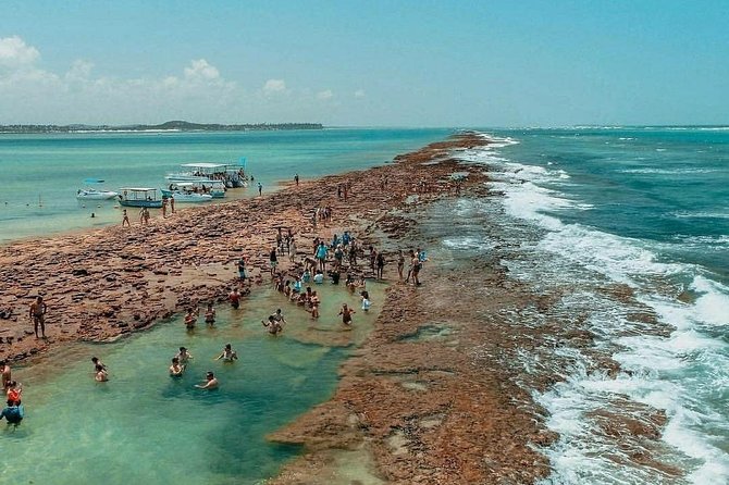 Carneiros Beach - Sandbanks, reefs, and the changing tide