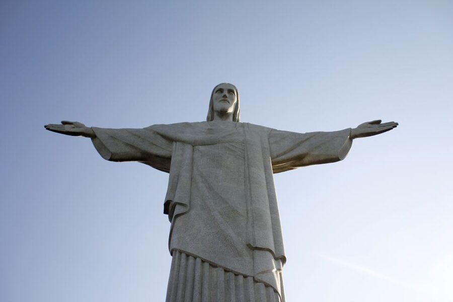 Corcovado and Sugarloaf Mountain Full-Day Tour - How the guide and vehicle affect the day
