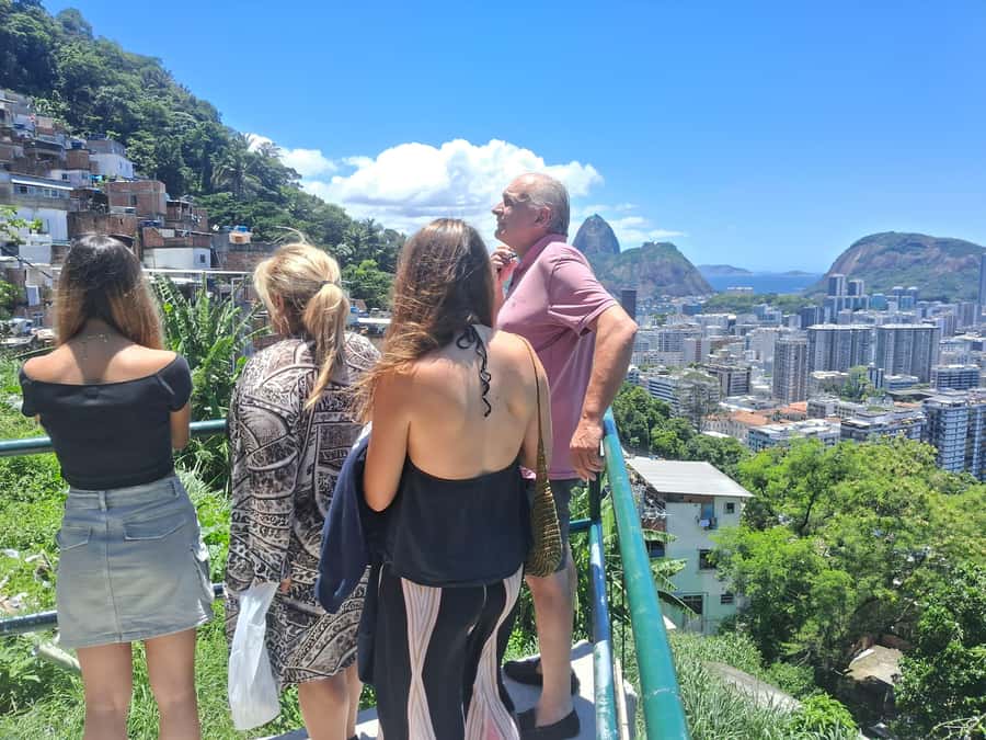 Favela Santa Marta: Walking Tour with local guide - Laje do Michael Jackson and the famous video site