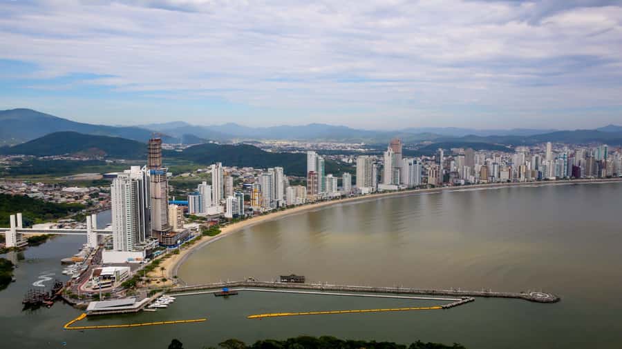Florianópolis: Balneario Camboriu and Unipraias Park Tour - Central Beach and Atlantic Avenue