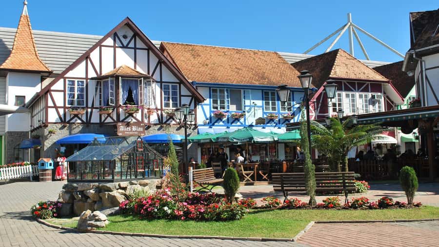 Florianópolis: Blumenau and Pomerode Germanic Route Day Trip - What the transport and guide setup means