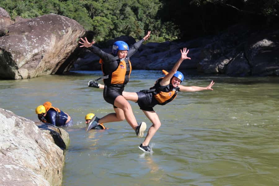 Florianópolis: RAFTING AVENTURA - Franco, Javi, and Giva lead the river run