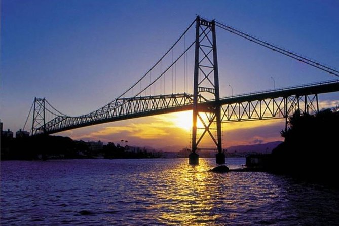 Floripa Total - Leaving Florianópolis by Itaguasul Turismo - Starting beneath the Hercílio Luz Bridge