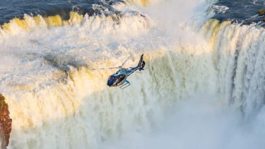 Foz do Iguaçu: Helicopter Flight over the Iguassu Falls - The 10-minute flight over Devil’s Throat