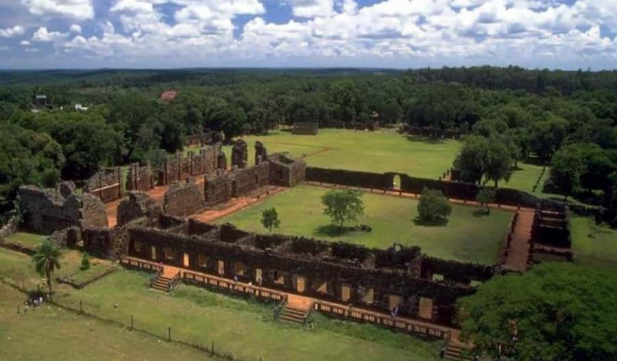 Foz do Iguaçu: Wanda Mines and San Ignacio Ruins Day Trip - The language question