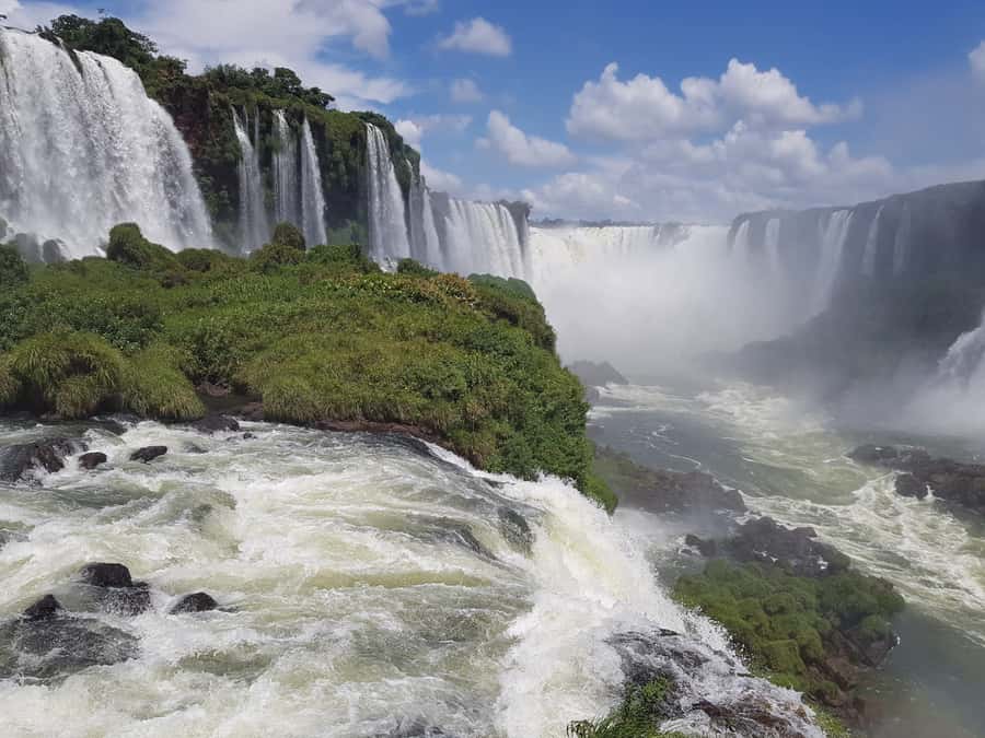 From Foz do Iguaçu: Brazilian Falls and Bird Park Tour - The road into Iguazu National Park
