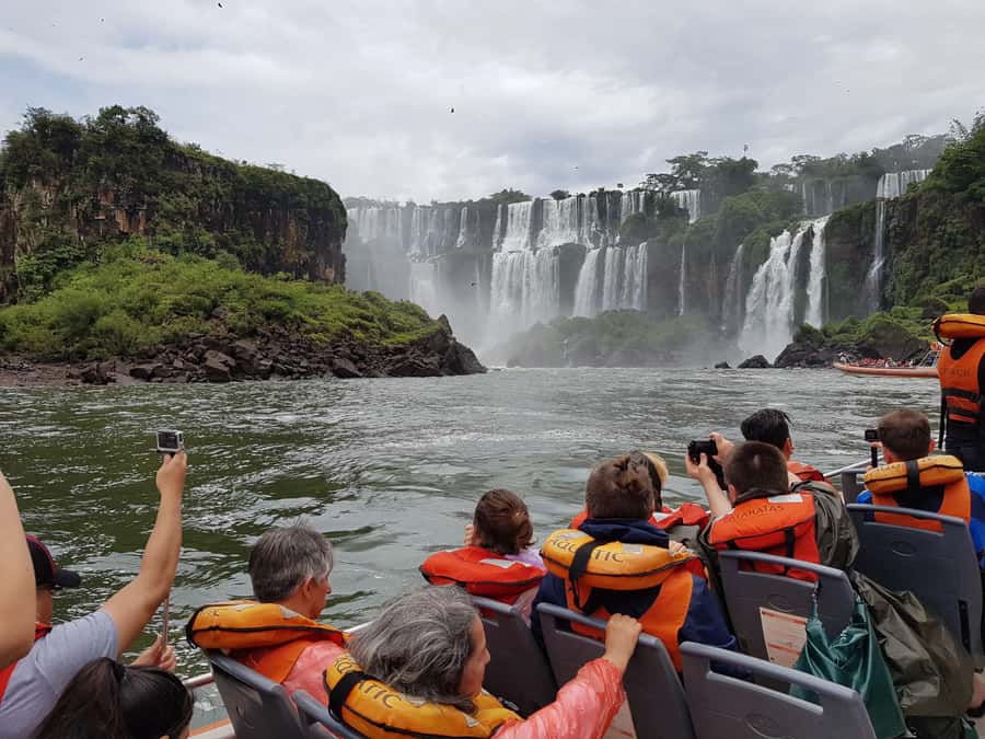From Foz do Iguaçu: Iguazú Falls Boat Ride Argentina - Key points to know before booking
