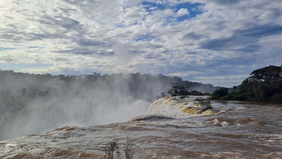 From Foz do Iguaçu: Iguazú Falls Boat Ride Argentina - Lunch is a practical break, not a highlight