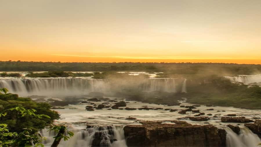 From Foz do Iguaçu: Sunset at the Falls - Why sunset changes the Iguaçu Falls visit