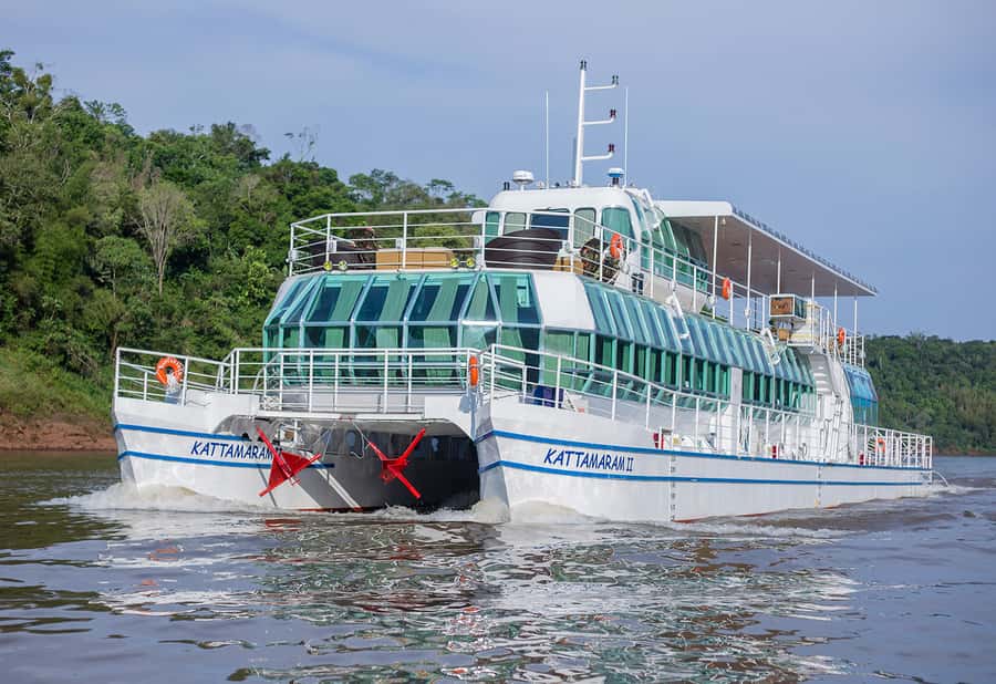 From Foz do Iguaçu: Sunset Catamaran Tour with Meal - Key points to know before booking