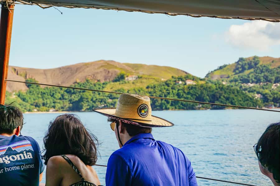 From Rio de Janeiro: Angra dos Reis Boat Trip with Lunch - Blue Lagoon and swimming with fish