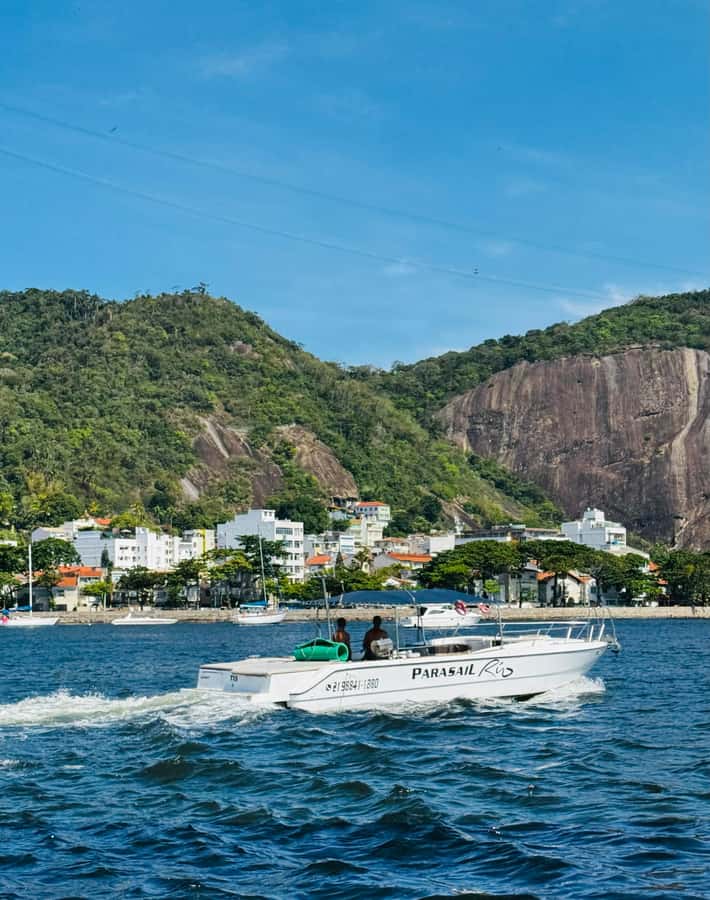 From Rio de Janeiro: Private Speedboat Tour - The crew, language, and personal service