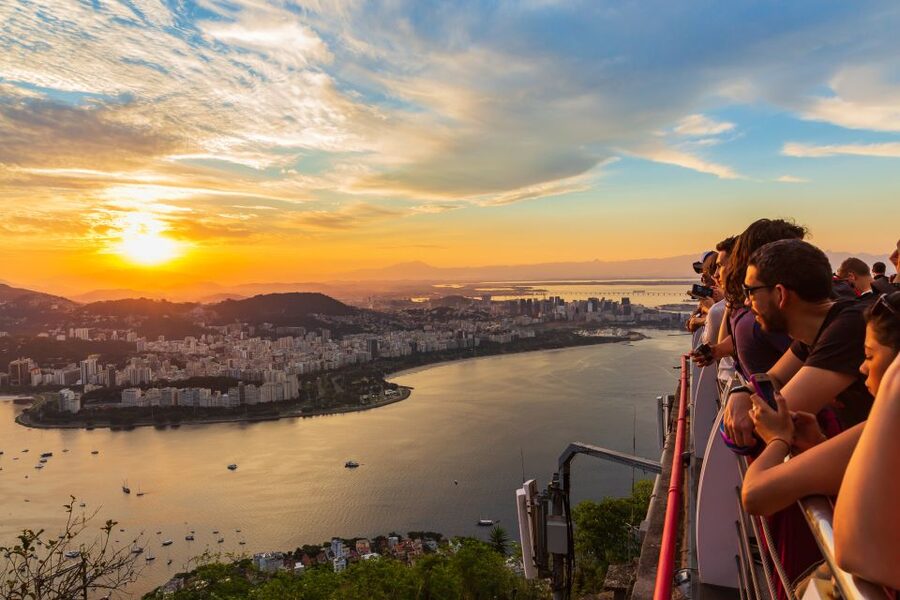 From Rio de Janeiro: Sugarloaf Mountain Tour with Cable Car - What the guide adds to the mountain visit