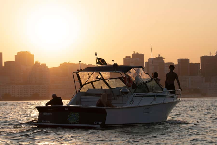 Glória: Sunset Speedboat Cruise with Drinks and Snacks - Why this boat trip works best at sunset
