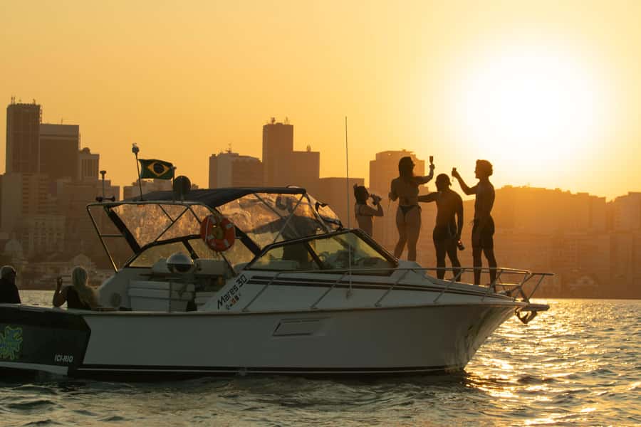 Glória: Sunset Speedboat Cruise with Drinks and Snacks - Crossing to Niterói for the MAC view