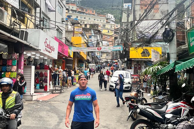 Group Rocinha Favela Tour - Walking through Rocinha with Roberto Junior or Junior