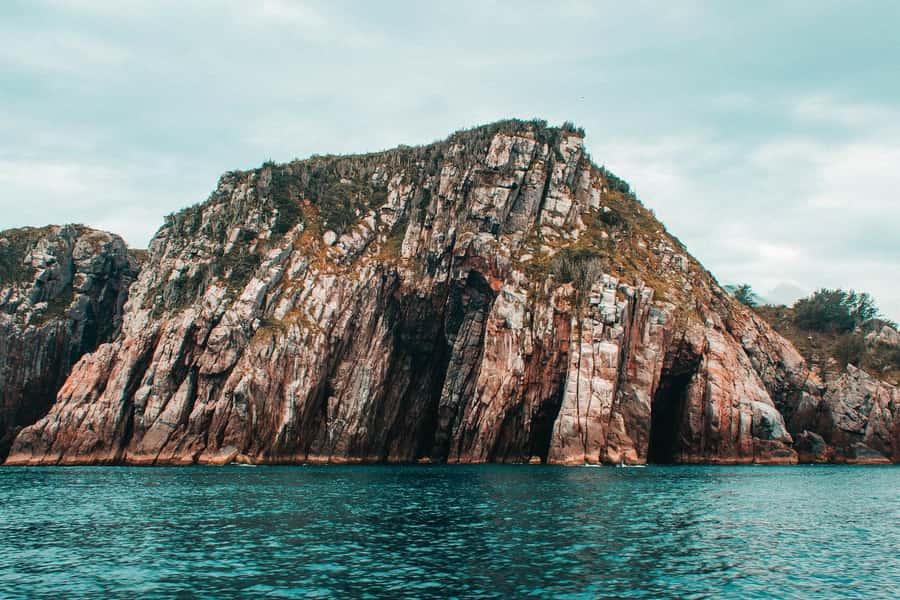 Guided Tour to Arraial do Cabo with Crystal Waters and Lunch - Fenda de Nossa Senhora and the first boat views