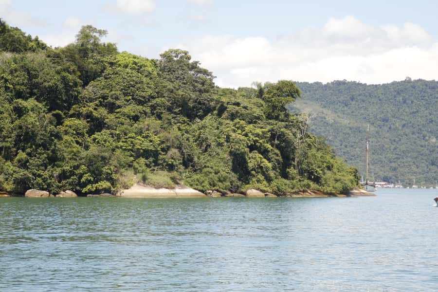 Half-Day Schooner Cruise and Snorkeling in Paraty Bay - Red Beach and the final stretch of the outing