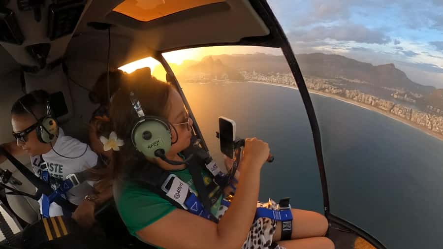 Helicopter flight no doors in Rio de Janeiro - Why the doors-off format changes the experience