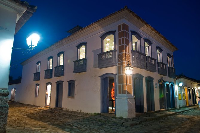 Historical Tour with Cachaça Tasting - BY PARATY TOURS - The cachaça tasting in the old center
