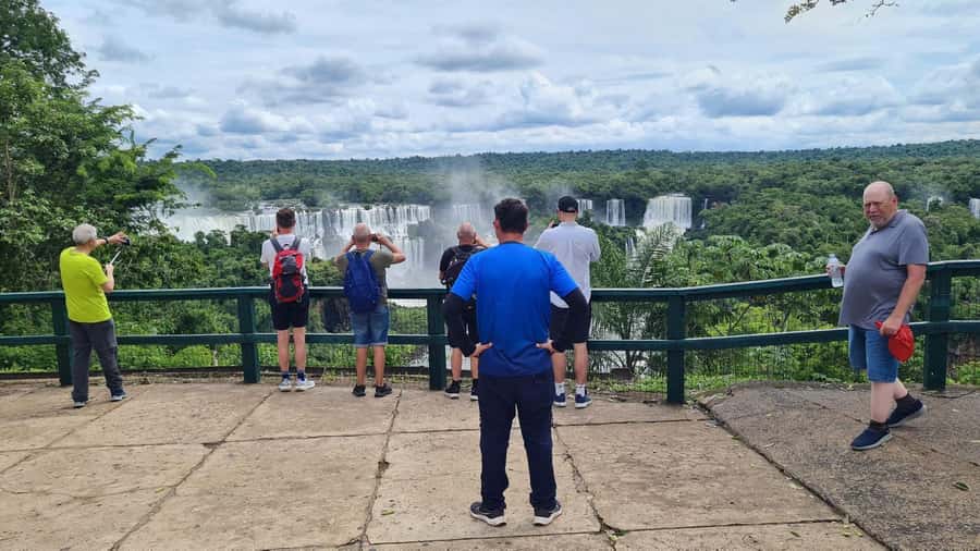 Iguassu Waterfalls: 1 Day Tour Brazil and Argentina's sides - Argentina’s 4-kilometer trail through the falls