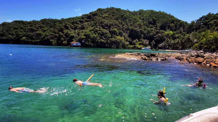 Ilha Grande: 6-Hour Speedboat Tour to Blue and Green Lagoons - Portuguese only, and what that means for you