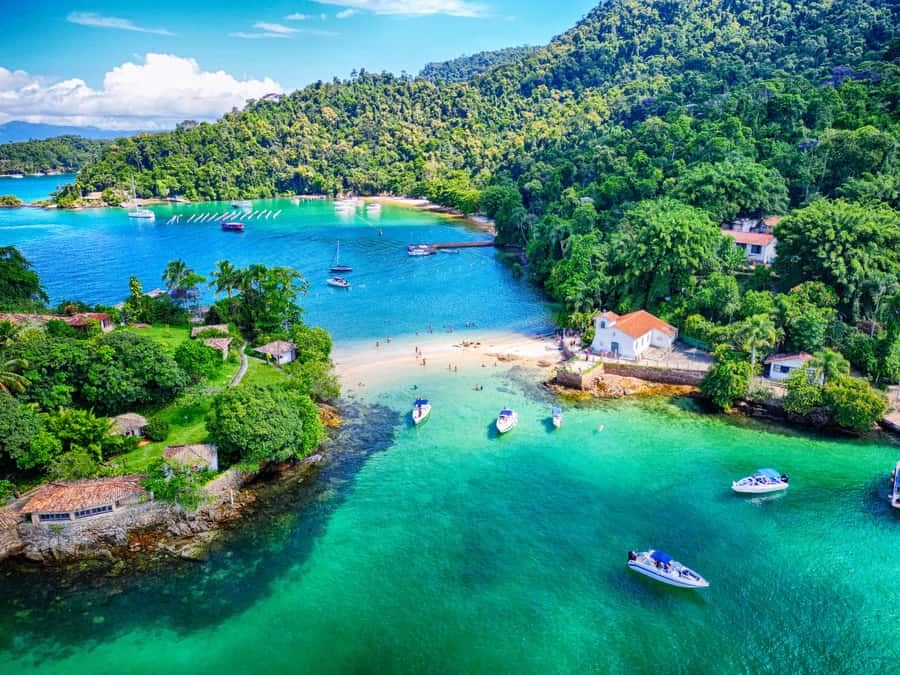 Ilha Grande: 7h Speedboat Tour of Paradise Islands - The ride across Baía da Ilha Grande