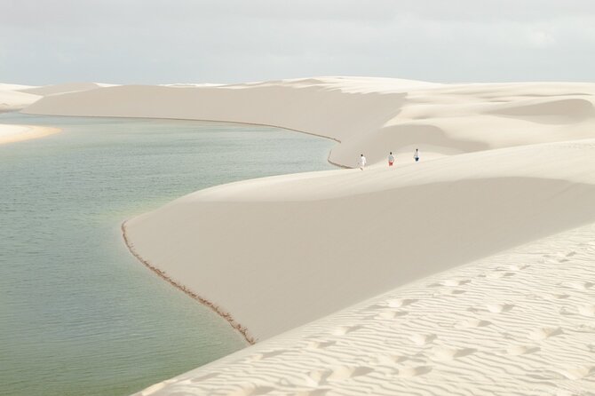 Lagoa Bonita Trail - Crossing the Preguiças River in a 4x4