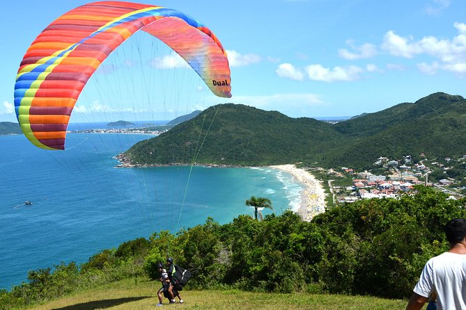 Paragliding flight with instructor in Florianópolis - Preparing for the 10 to 15 minute flight