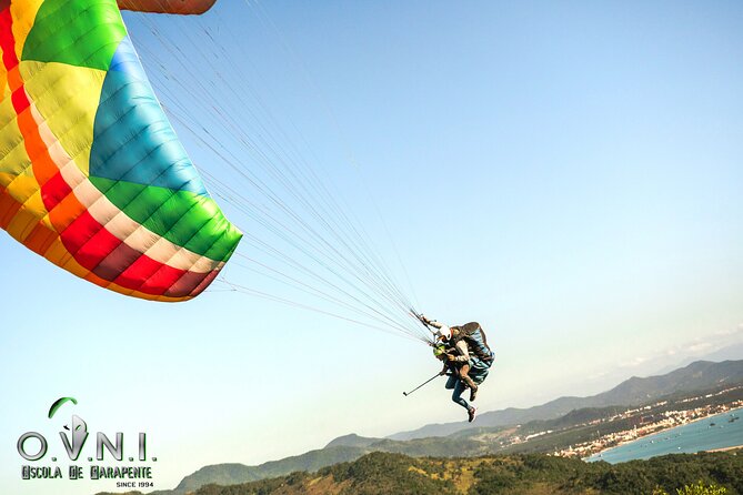 Paragliding flight with instructor in Florianópolis - Praia Brava from above