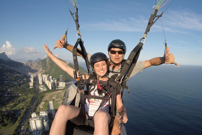 Paragliding in Rio de Janeiro - Pedra da Gávea from the air