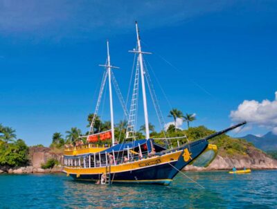 Paraty Bay: Islands & Beaches Boat Tour with Snorkeling
