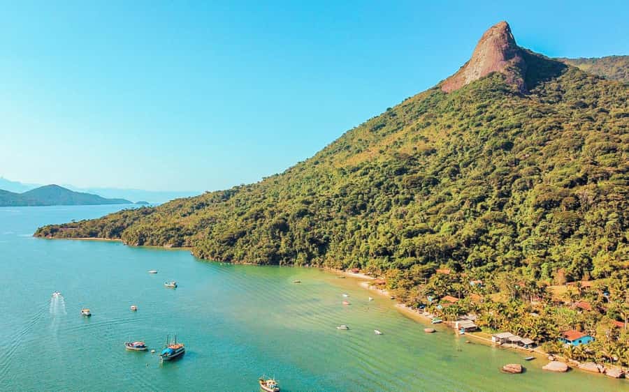 Paraty: Saco do Mamanguá Speedboat Tour - Engenho Beach, the quiet beach stop