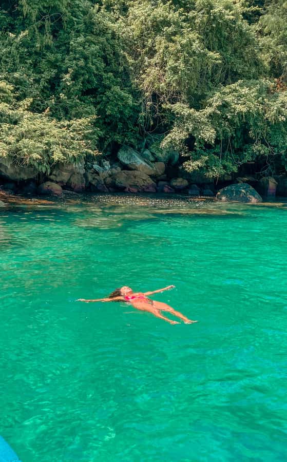 Paraty: Saco do Mamanguá Speedboat Tour - Guides, language, and day-to-day service