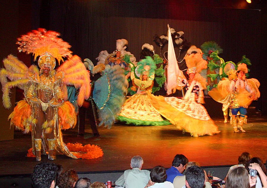 Rafain Palace: Barbecue Dinner Show - Hotel pickup in Foz do Iguaçu and Puerto Iguazu